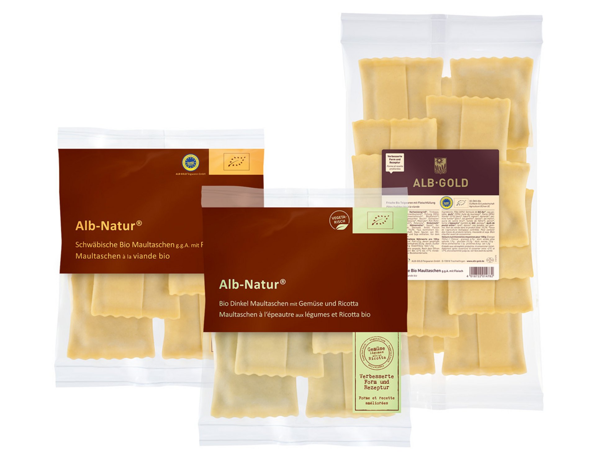 Ein Composing aus drei Artikel der Frischteigwaren von ALB-GOLD, darunter zwei Produkte der Marke Alb-Natur und eine Großverpackung.